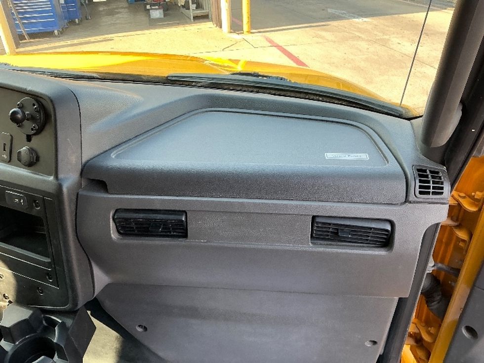 Medium Duty Box Truck-Light and Medium Duty Trucks-International-2020-MV607-Dallas-TX-152,719\n\t\tmiles-$ 53,000 - Image 21