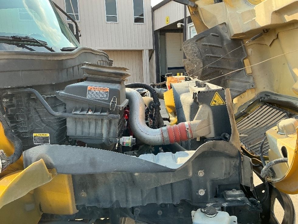 Medium Duty Box Truck-Light and Medium Duty Trucks-International-2020-MV607-Dallas-TX-152,719\n\t\tmiles-$ 53,000 - Image 23