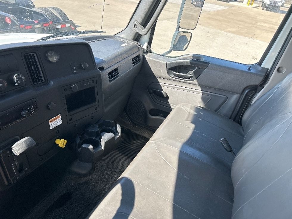 Medium Duty Box Truck-Light and Medium Duty Trucks-International-2020-MV607-Dallas-TX-186,254\n\t\tmiles-$ 43,750 - Image 19
