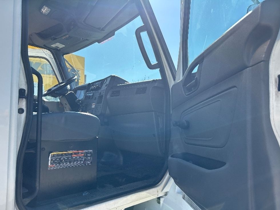 Medium Duty Box Truck-Light and Medium Duty Trucks-International-2020-MV607-Dallas-TX-186,254\n\t\tmiles-$ 43,750 - Image 20