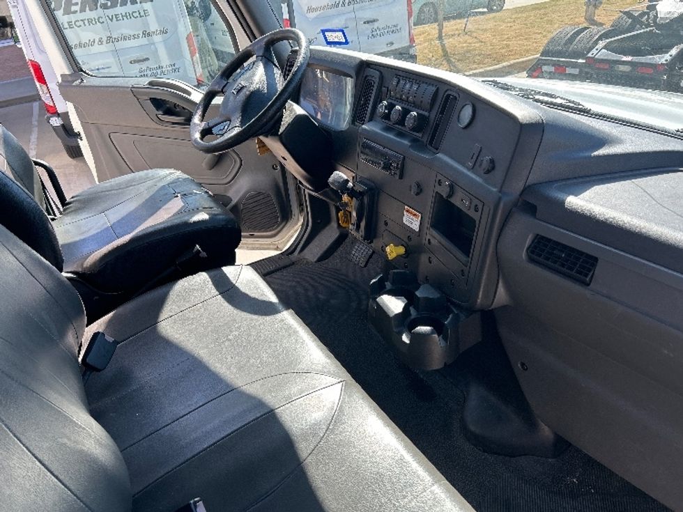 Medium Duty Box Truck-Light and Medium Duty Trucks-International-2020-MV607-Dallas-TX-186,254\n\t\tmiles-$ 43,750 - Image 22