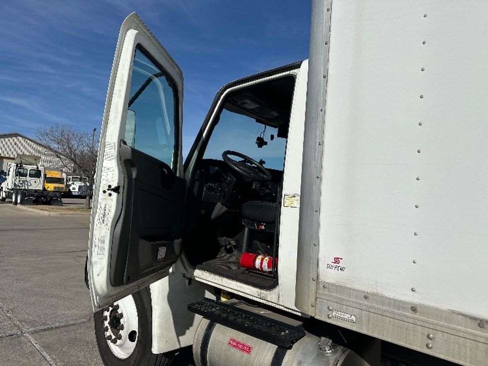 Medium Duty Box Truck-Light and Medium Duty Trucks-International-2020-MV607-Dallas-TX-202,595\n\t\tmiles-$ 42,250 - Image 16