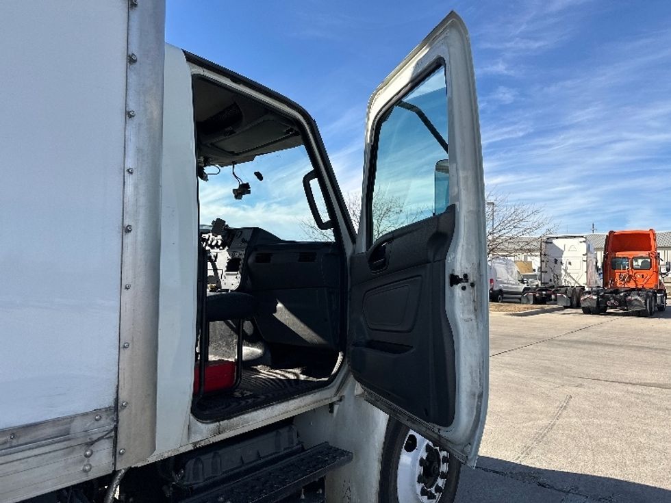 Medium Duty Box Truck-Light and Medium Duty Trucks-International-2020-MV607-Dallas-TX-202,595\n\t\tmiles-$ 42,250 - Image 20