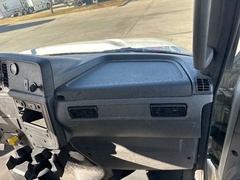 Medium Duty Box Truck-Light and Medium Duty Trucks-International-2020-MV607-Dallas-TX-202,595\n\t\tmiles-$ 42,250 - Image 21