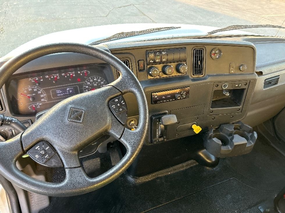 Medium Duty Box Truck-Light and Medium Duty Trucks-International-2020-MV607-Dallas-TX-242,107\n\t\tmiles-$ 35,000 - Image 17