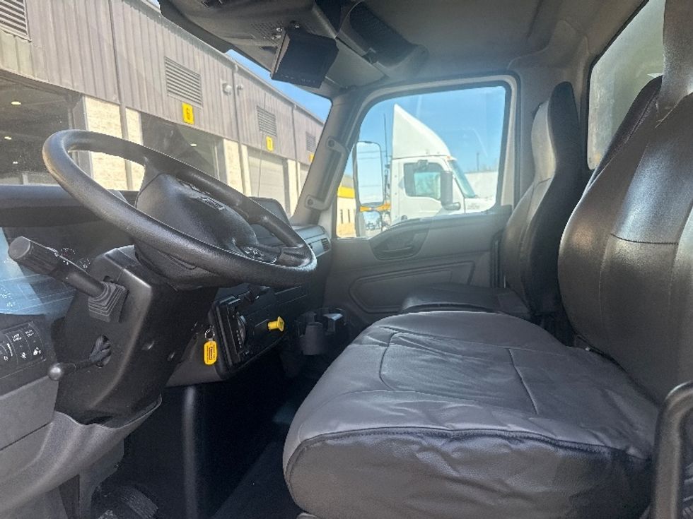 Medium Duty Box Truck-Light and Medium Duty Trucks-International-2020-MV607-Dallas-TX-242,107\n\t\tmiles-$ 35,000 - Image 19