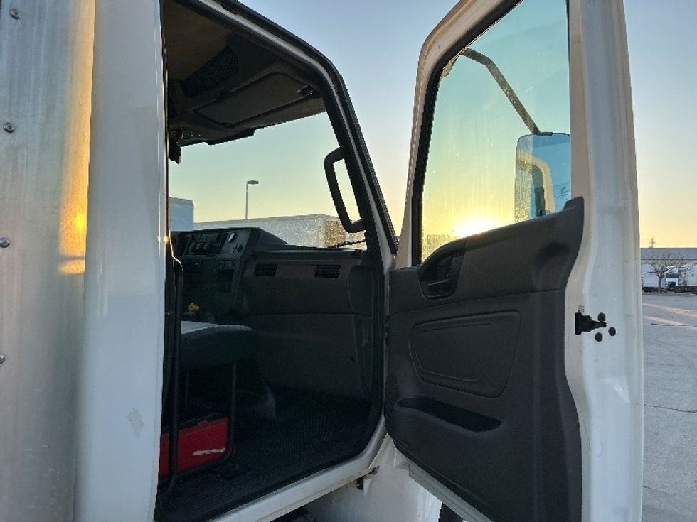 Medium Duty Box Truck-Light and Medium Duty Trucks-International-2020-MV607-Dallas-TX-242,107\n\t\tmiles-$ 35,000 - Image 20