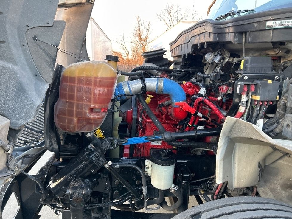 Medium Duty Box Truck-Light and Medium Duty Trucks-International-2020-MV607-Dallas-TX-242,107\n\t\tmiles-$ 35,000 - Image 24