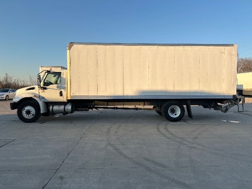 Medium Duty Box Truck-Light and Medium Duty Trucks-International-2020-MV607-Dallas-TX-242,107\n\t\tmiles-$ 35,000 - Image 4