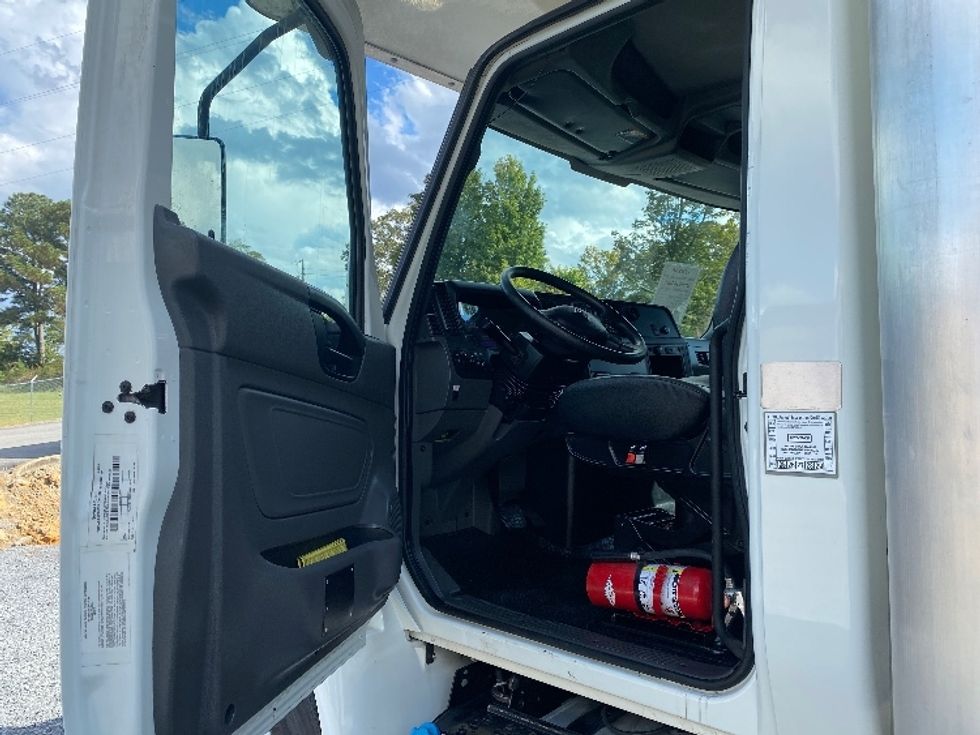 Medium Duty Box Truck-Light and Medium Duty Trucks-International-2020-MV607-Dalton-GA-112,322\n\t\tmiles-$ 70,500 - Image 16