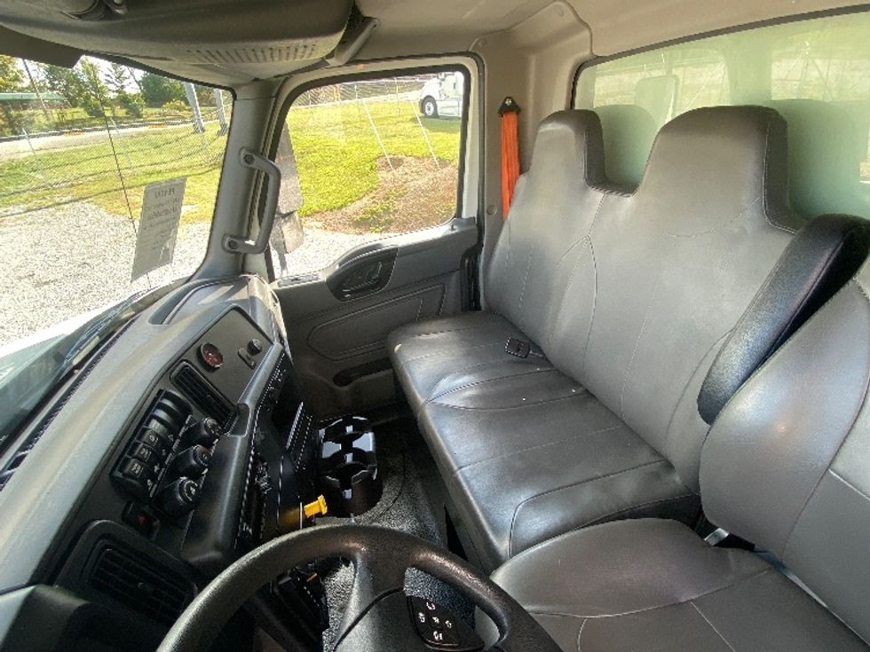 Medium Duty Box Truck-Light and Medium Duty Trucks-International-2020-MV607-Dalton-GA-112,322\n\t\tmiles-$ 70,500 - Image 19