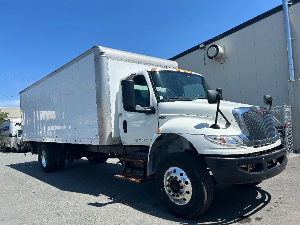 Medium Duty Box Truck-Light and Medium Duty Trucks-International-2020-MV607-Dartmouth-NS-210,789\n\t\tkm-$ 60,000 - Image 1