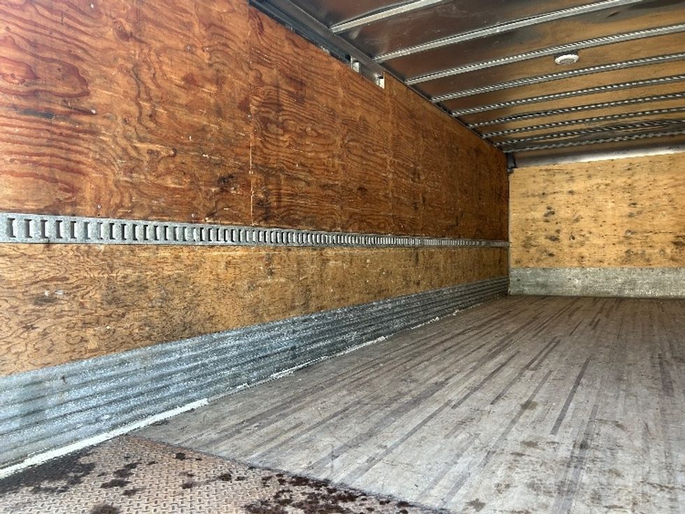 Medium Duty Box Truck-Light and Medium Duty Trucks-International-2020-MV607-Dartmouth-NS-210,789\n\t\tkm-$ 60,000 - Image 11