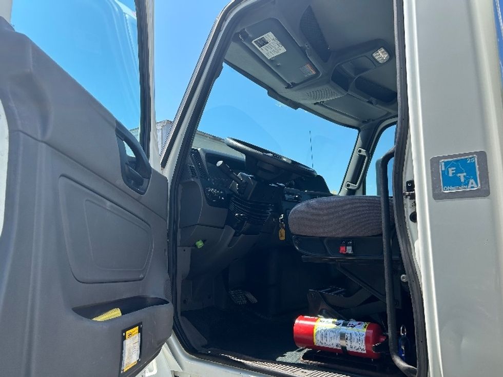 Medium Duty Box Truck-Light and Medium Duty Trucks-International-2020-MV607-Dartmouth-NS-210,789\n\t\tkm-$ 60,000 - Image 16