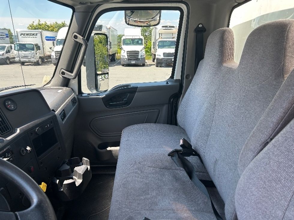 Medium Duty Box Truck-Light and Medium Duty Trucks-International-2020-MV607-Dartmouth-NS-210,789\n\t\tkm-$ 60,000 - Image 19