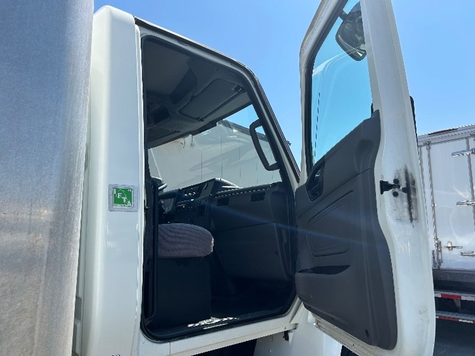Medium Duty Box Truck-Light and Medium Duty Trucks-International-2020-MV607-Dartmouth-NS-210,789\n\t\tkm-$ 60,000 - Image 20