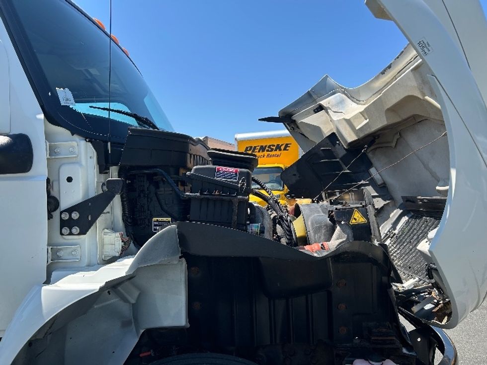 Medium Duty Box Truck-Light and Medium Duty Trucks-International-2020-MV607-Dartmouth-NS-210,789\n\t\tkm-$ 60,000 - Image 23