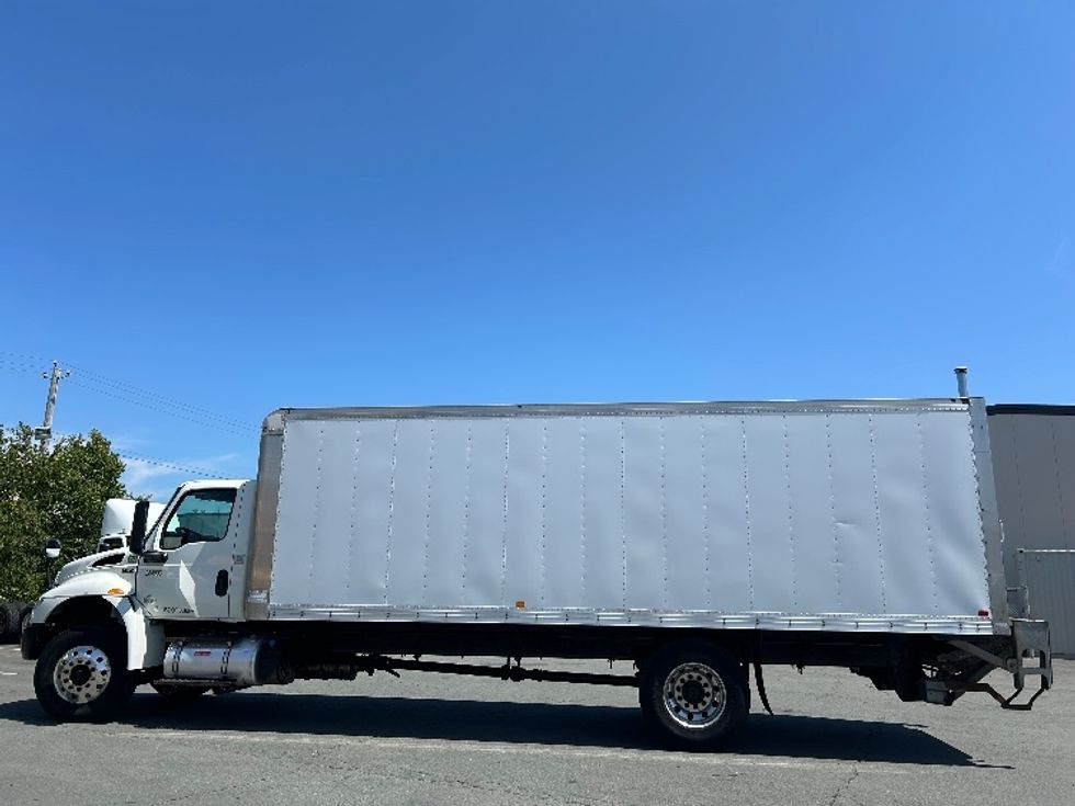 Medium Duty Box Truck-Light and Medium Duty Trucks-International-2020-MV607-Dartmouth-NS-210,789\n\t\tkm-$ 60,000 - Image 4