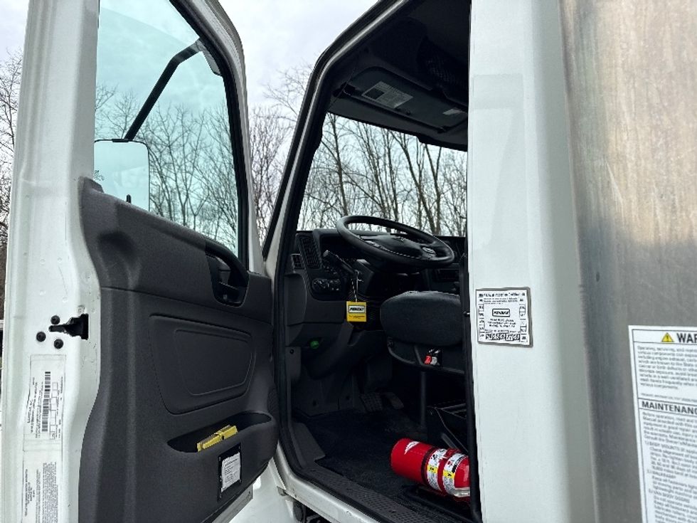 Medium Duty Box Truck-Light and Medium Duty Trucks-International-2020-MV607-Dayton-NJ-120,259\n\t\tmiles-$ 57,000 - Image 16
