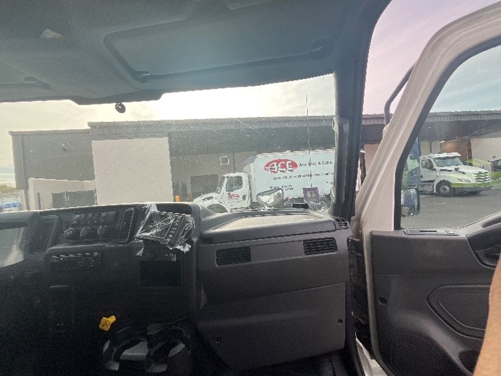 Medium Duty Box Truck-Light and Medium Duty Trucks-International-2020-MV607-Dayton-NJ-206,942\n\t\tmiles-$ 52,000 - Image 21