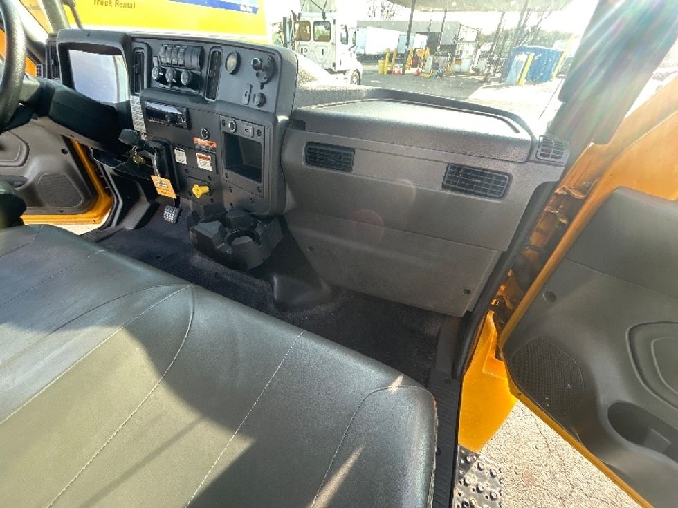 Medium Duty Box Truck-Light and Medium Duty Trucks-International-2020-MV607-Dayton-NJ-219,704\n\t\tmiles-$ 37,000 - Image 21