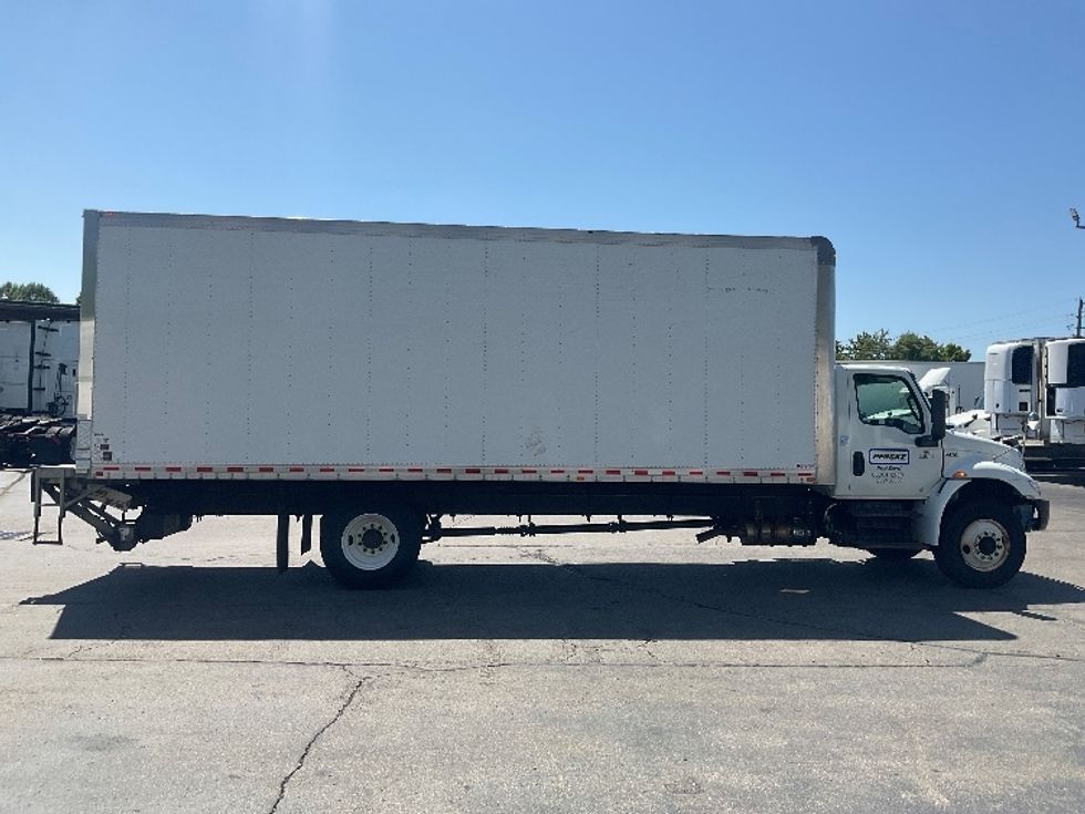 Medium Duty Box Truck-Light and Medium Duty Trucks-International-2020-MV607-Dayton-OH-182,463\n\t\tmiles-$ 42,000 - Image 15