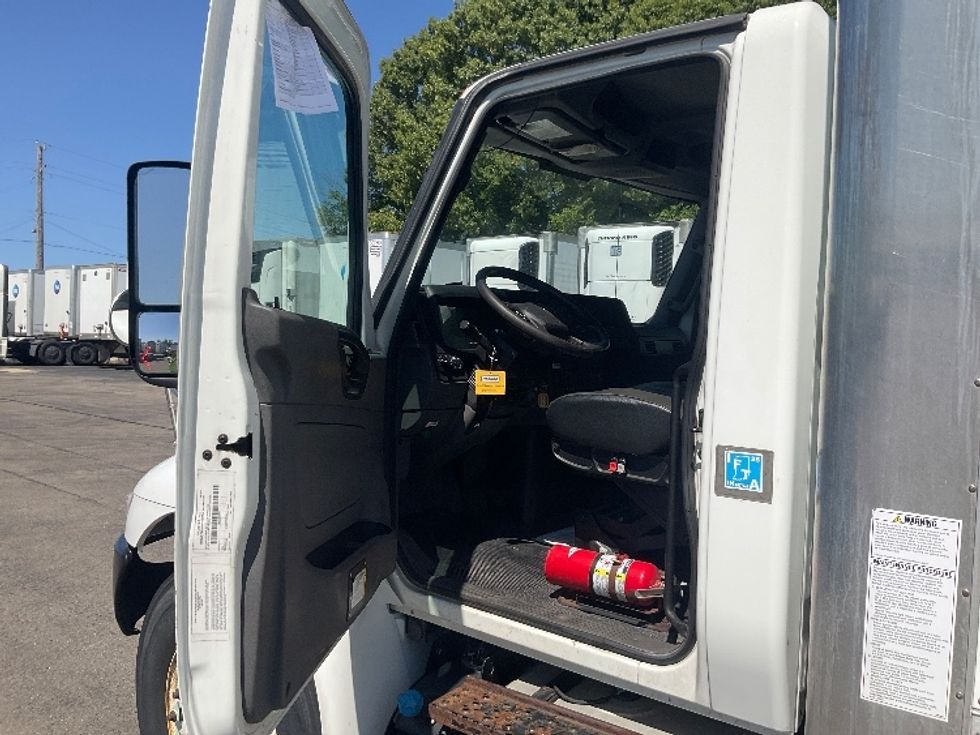 Medium Duty Box Truck-Light and Medium Duty Trucks-International-2020-MV607-Dayton-OH-182,463\n\t\tmiles-$ 42,000 - Image 16