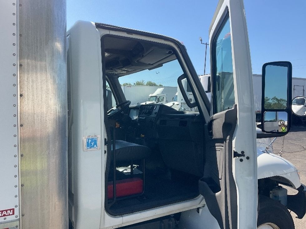 Medium Duty Box Truck-Light and Medium Duty Trucks-International-2020-MV607-Dayton-OH-182,463\n\t\tmiles-$ 42,000 - Image 20