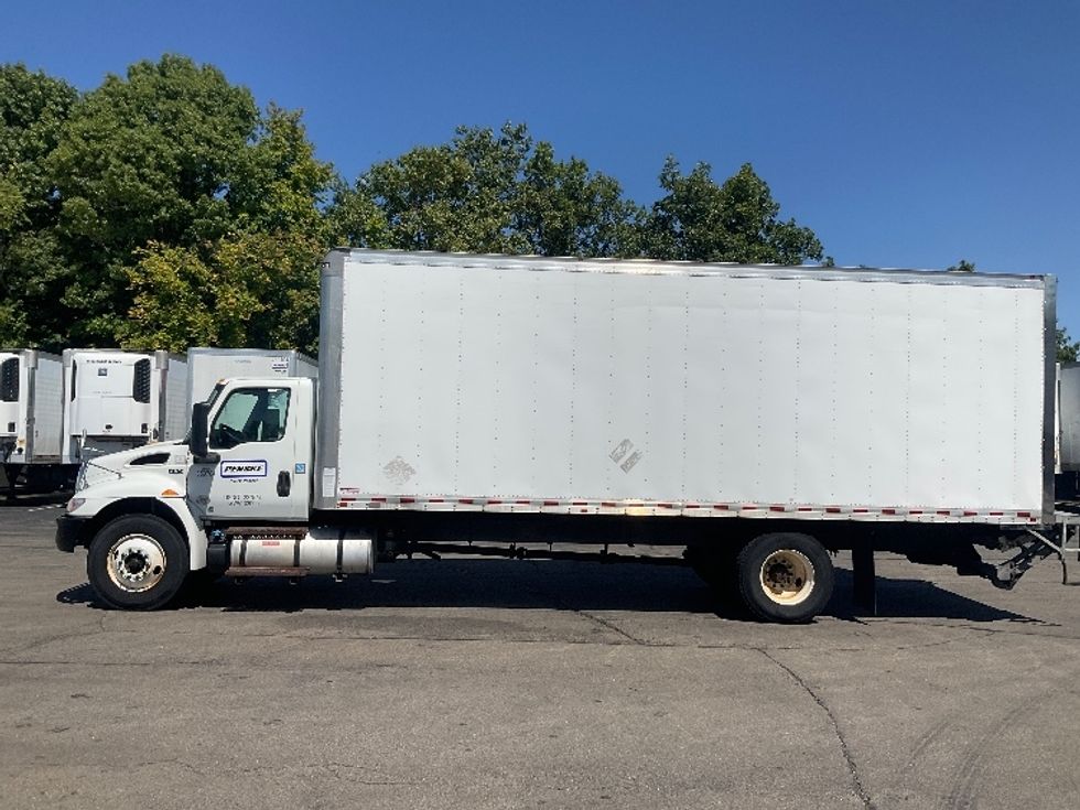 Medium Duty Box Truck-Light and Medium Duty Trucks-International-2020-MV607-Dayton-OH-182,463\n\t\tmiles-$ 42,000 - Image 4