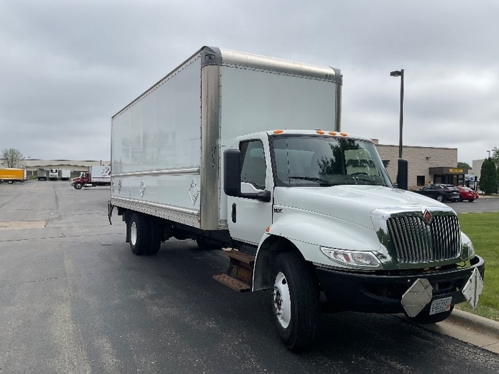 Medium Duty Box Truck-Light and Medium Duty Trucks-International-2020-MV607-De Pere-WI-305,667\n\t\tmiles-$ 26,250 - Image 1