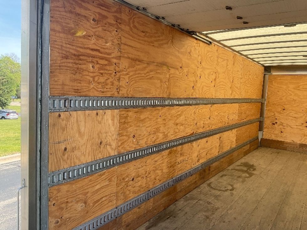 Medium Duty Box Truck-Light and Medium Duty Trucks-International-2020-MV607-De Pere-WI-305,667\n\t\tmiles-$ 26,250 - Image 11