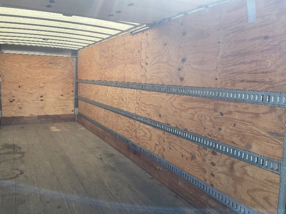 Medium Duty Box Truck-Light and Medium Duty Trucks-International-2020-MV607-De Pere-WI-305,667\n\t\tmiles-$ 26,250 - Image 12