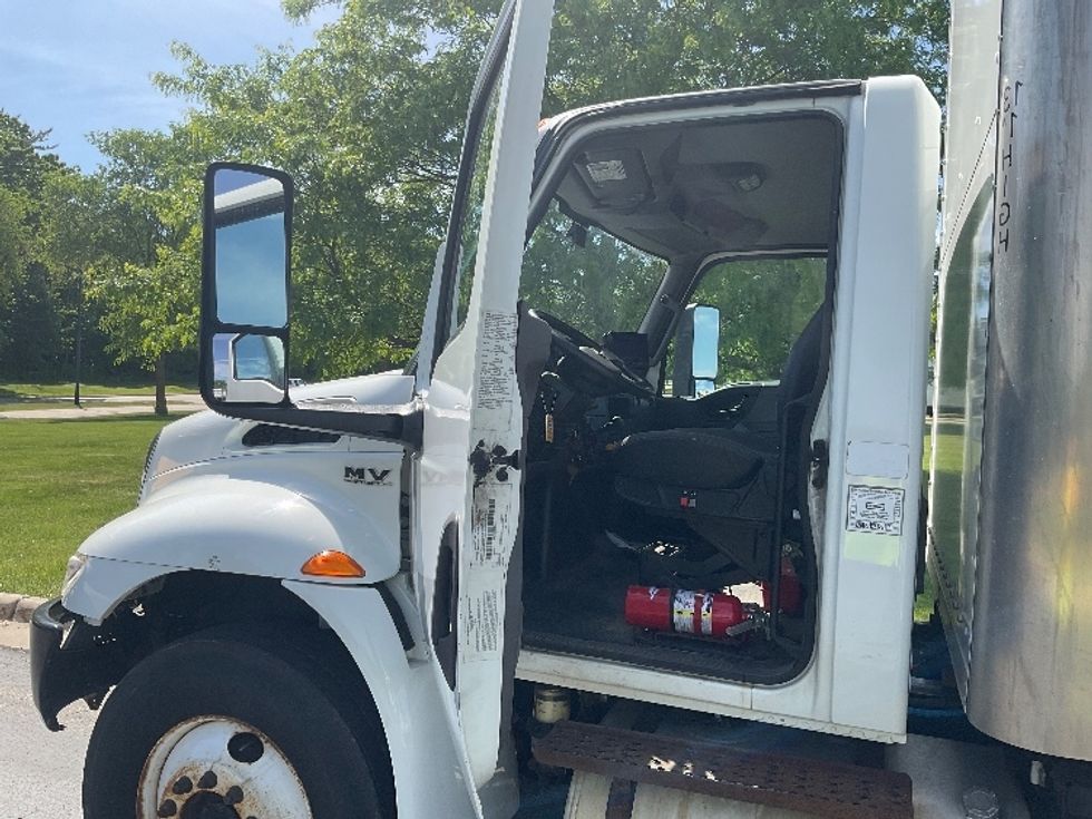 Medium Duty Box Truck-Light and Medium Duty Trucks-International-2020-MV607-De Pere-WI-305,667\n\t\tmiles-$ 26,250 - Image 16