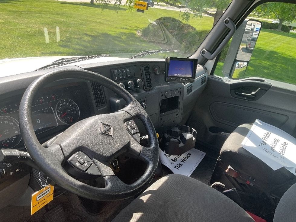 Medium Duty Box Truck-Light and Medium Duty Trucks-International-2020-MV607-De Pere-WI-305,667\n\t\tmiles-$ 26,250 - Image 17