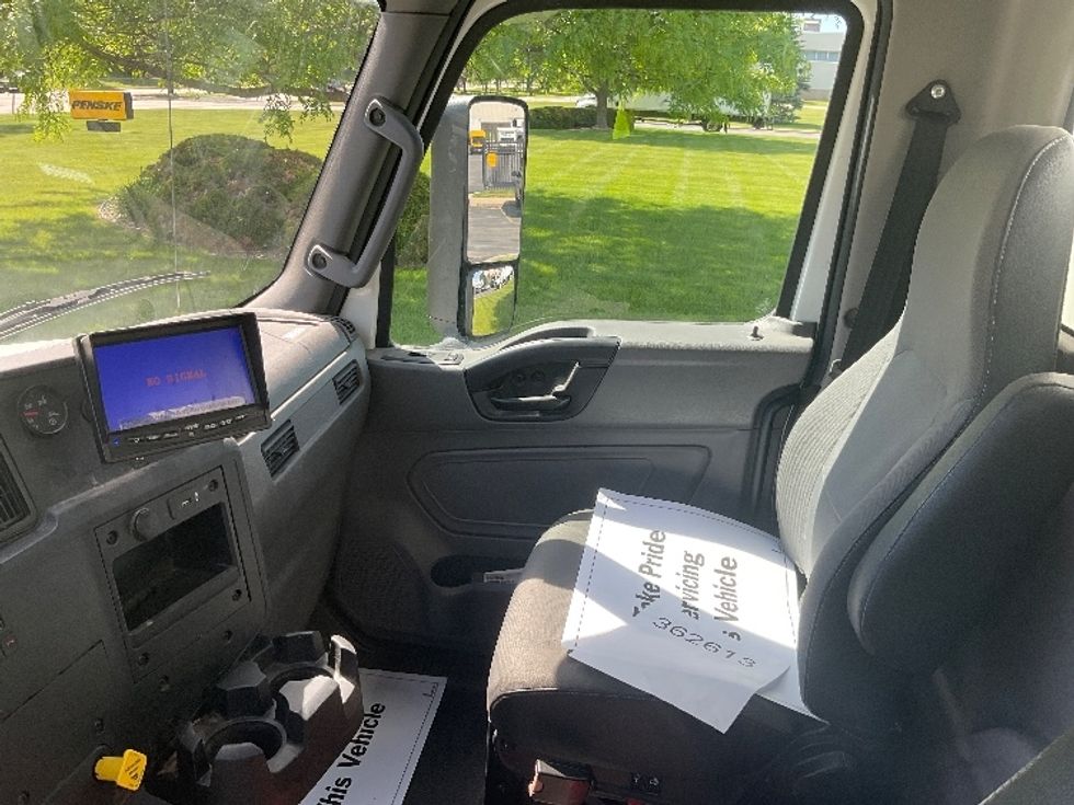 Medium Duty Box Truck-Light and Medium Duty Trucks-International-2020-MV607-De Pere-WI-305,667\n\t\tmiles-$ 26,250 - Image 19