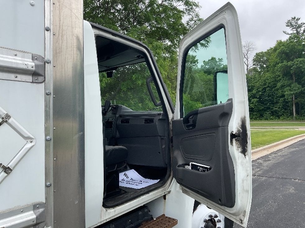 Medium Duty Box Truck-Light and Medium Duty Trucks-International-2020-MV607-De Pere-WI-305,667\n\t\tmiles-$ 26,250 - Image 20
