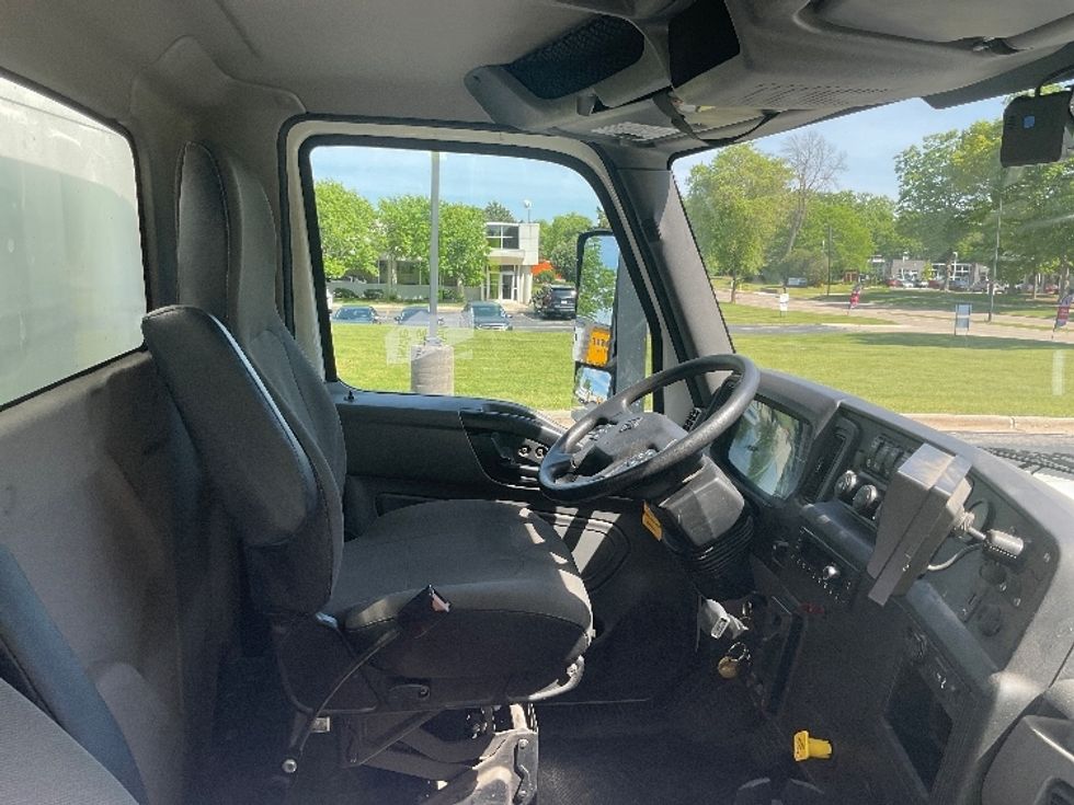 Medium Duty Box Truck-Light and Medium Duty Trucks-International-2020-MV607-De Pere-WI-305,667\n\t\tmiles-$ 26,250 - Image 22