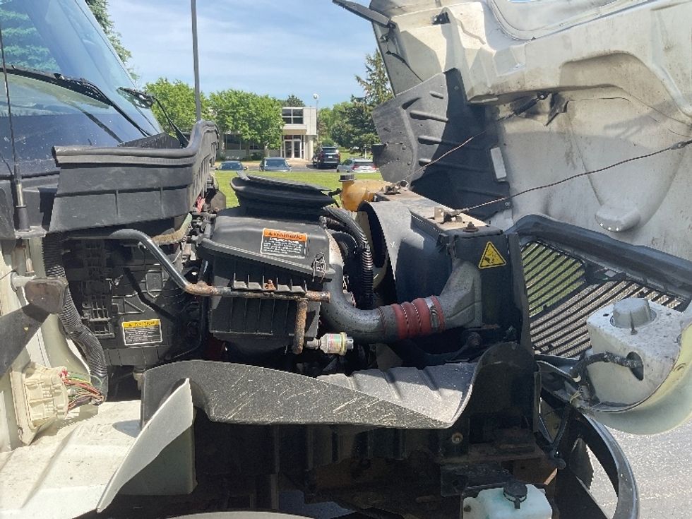 Medium Duty Box Truck-Light and Medium Duty Trucks-International-2020-MV607-De Pere-WI-305,667\n\t\tmiles-$ 26,250 - Image 23