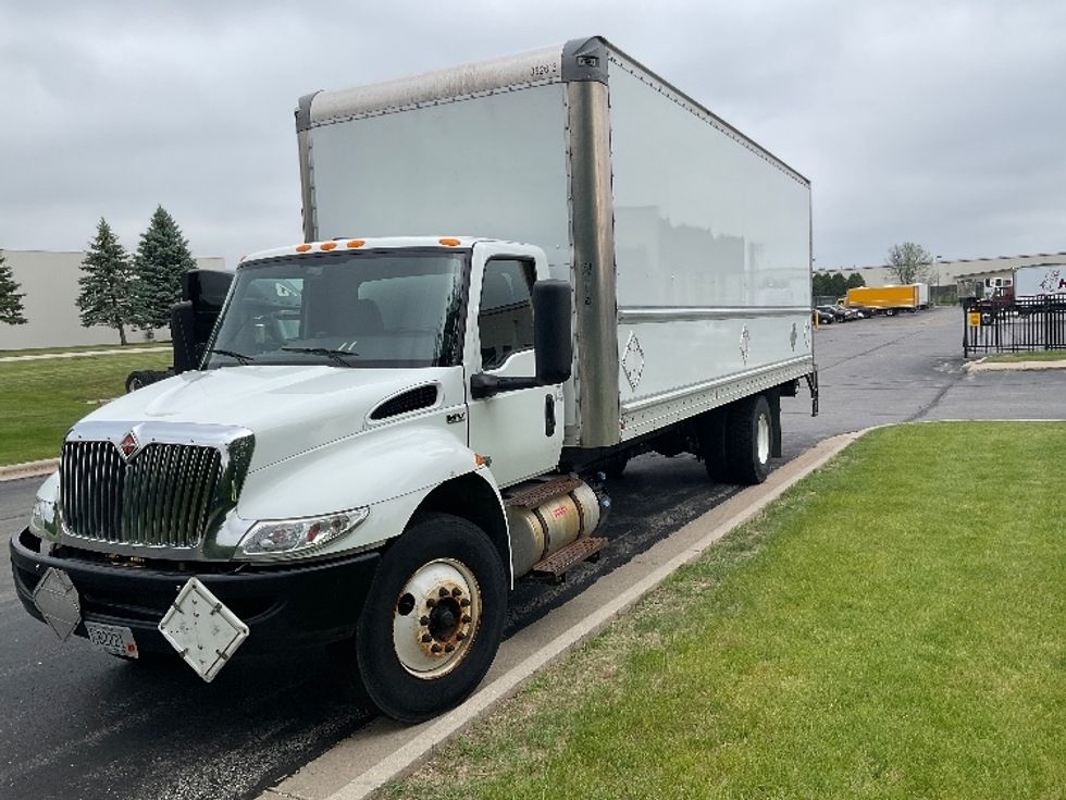Medium Duty Box Truck-Light and Medium Duty Trucks-International-2020-MV607-De Pere-WI-305,667\n\t\tmiles-$ 26,250 - Image 3