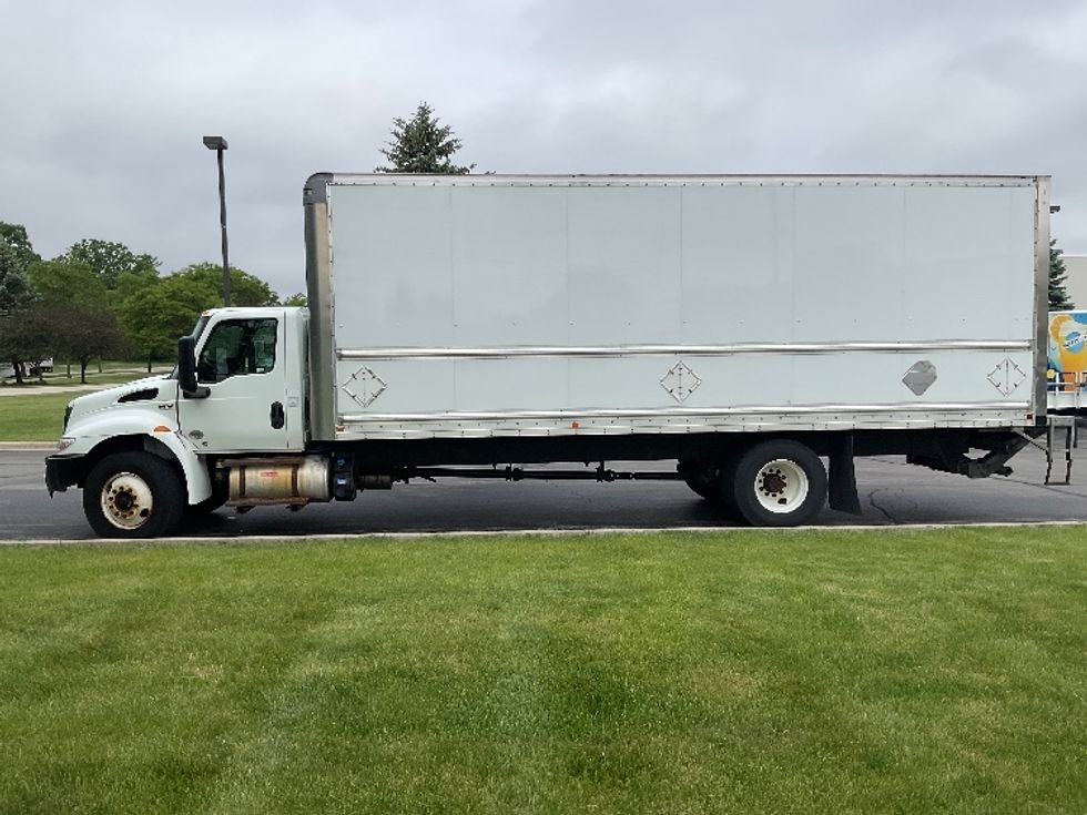Medium Duty Box Truck-Light and Medium Duty Trucks-International-2020-MV607-De Pere-WI-305,667\n\t\tmiles-$ 26,250 - Image 4