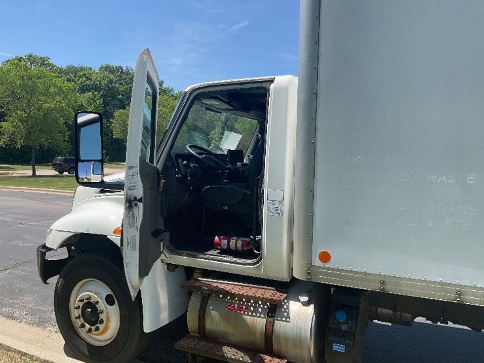 Medium Duty Box Truck-Light and Medium Duty Trucks-International-2020-MV607-De Pere-WI-308,847\n\t\tmiles-$ 26,750 - Image 13