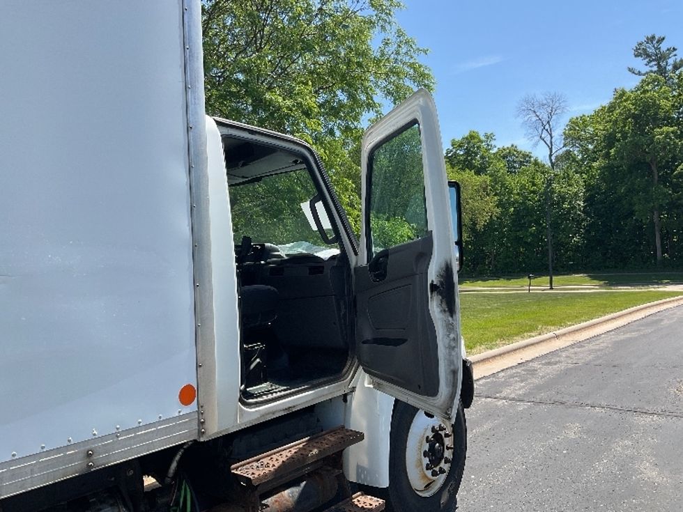 Medium Duty Box Truck-Light and Medium Duty Trucks-International-2020-MV607-De Pere-WI-308,847\n\t\tmiles-$ 26,750 - Image 17