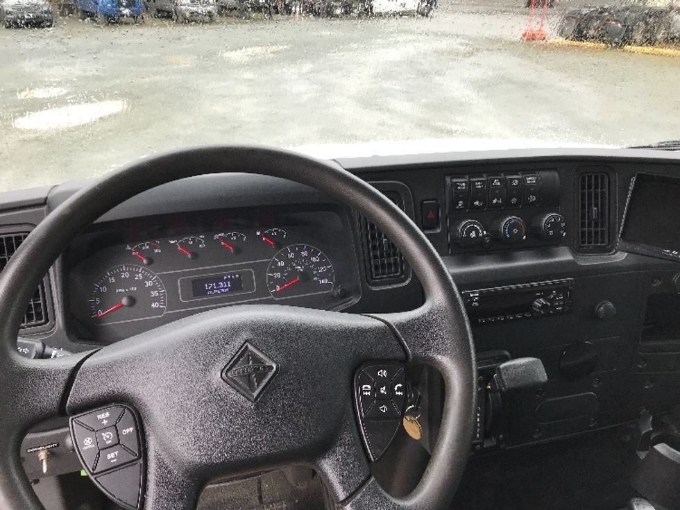 Medium Duty Box Truck-Light and Medium Duty Trucks-International-2020-MV607-Delta-BC-171,311\n\t\tkm-$ 69,500 - Image 18