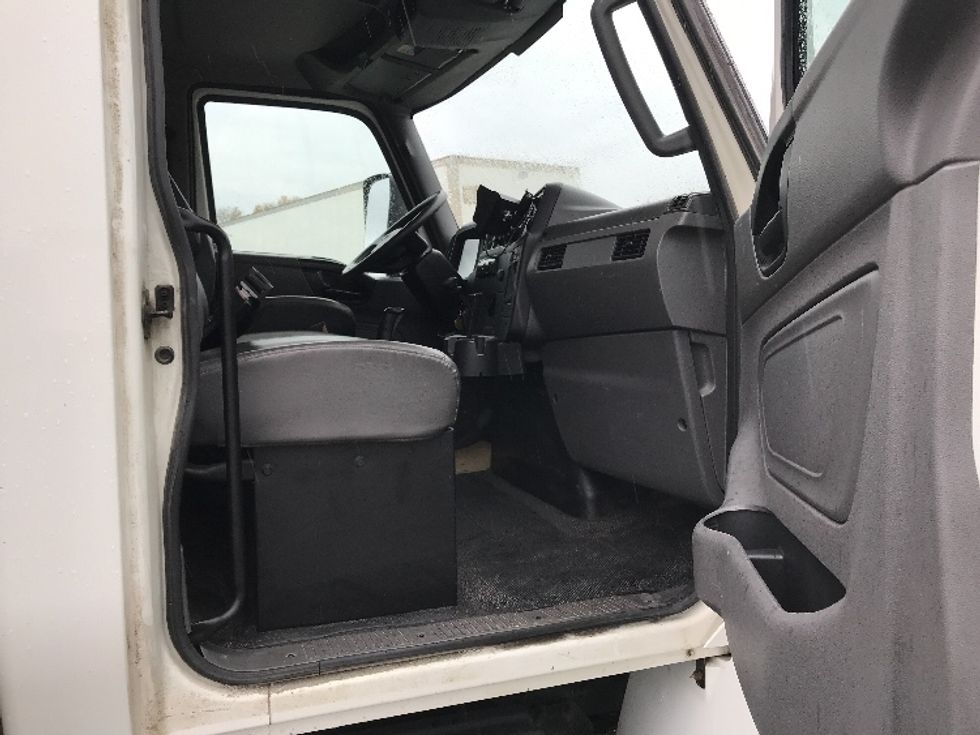 Medium Duty Box Truck-Light and Medium Duty Trucks-International-2020-MV607-Delta-BC-171,311\n\t\tkm-$ 69,500 - Image 19