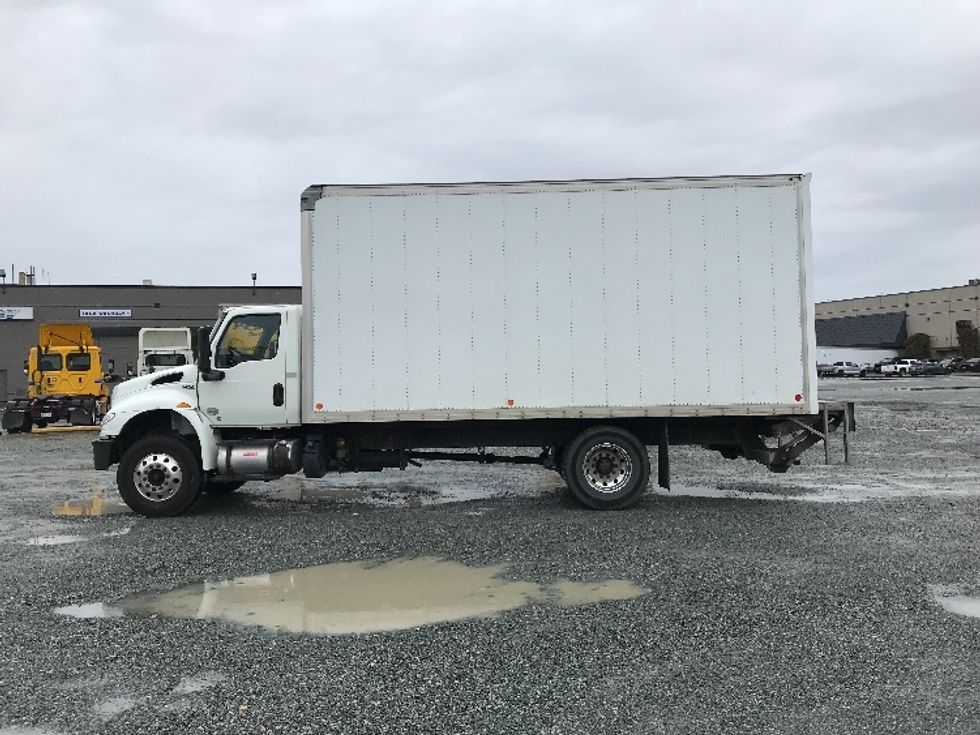 Medium Duty Box Truck-Light and Medium Duty Trucks-International-2020-MV607-Delta-BC-171,311\n\t\tkm-$ 69,500 - Image 4