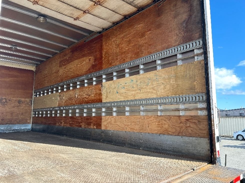Medium Duty Box Truck-Light and Medium Duty Trucks-International-2020-MV607-Delta-BC-241,768\n\t\tkm-$ 61,500 - Image 11
