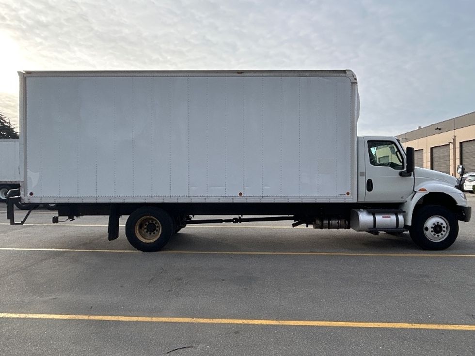 Medium Duty Box Truck-Light and Medium Duty Trucks-International-2020-MV607-Delta-BC-241,768\n\t\tkm-$ 61,500 - Image 14