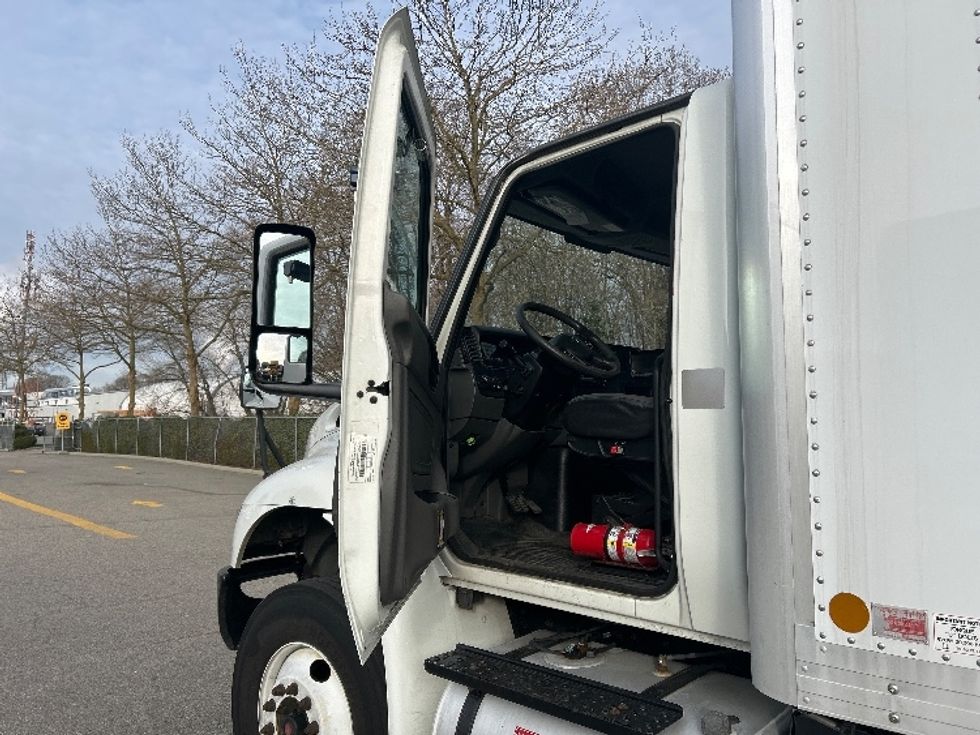Medium Duty Box Truck-Light and Medium Duty Trucks-International-2020-MV607-Delta-BC-241,768\n\t\tkm-$ 61,500 - Image 15