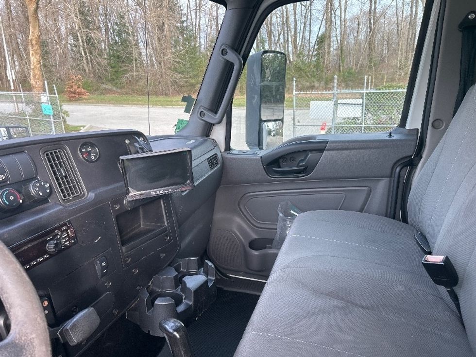 Medium Duty Box Truck-Light and Medium Duty Trucks-International-2020-MV607-Delta-BC-241,768\n\t\tkm-$ 61,500 - Image 16