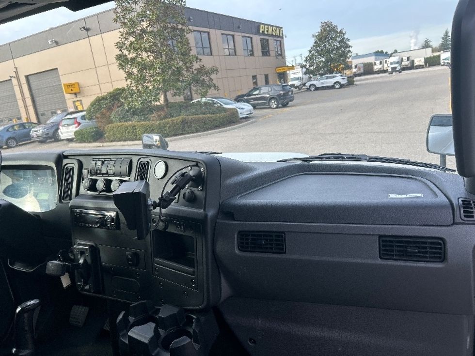 Medium Duty Box Truck-Light and Medium Duty Trucks-International-2020-MV607-Delta-BC-241,768\n\t\tkm-$ 61,500 - Image 18